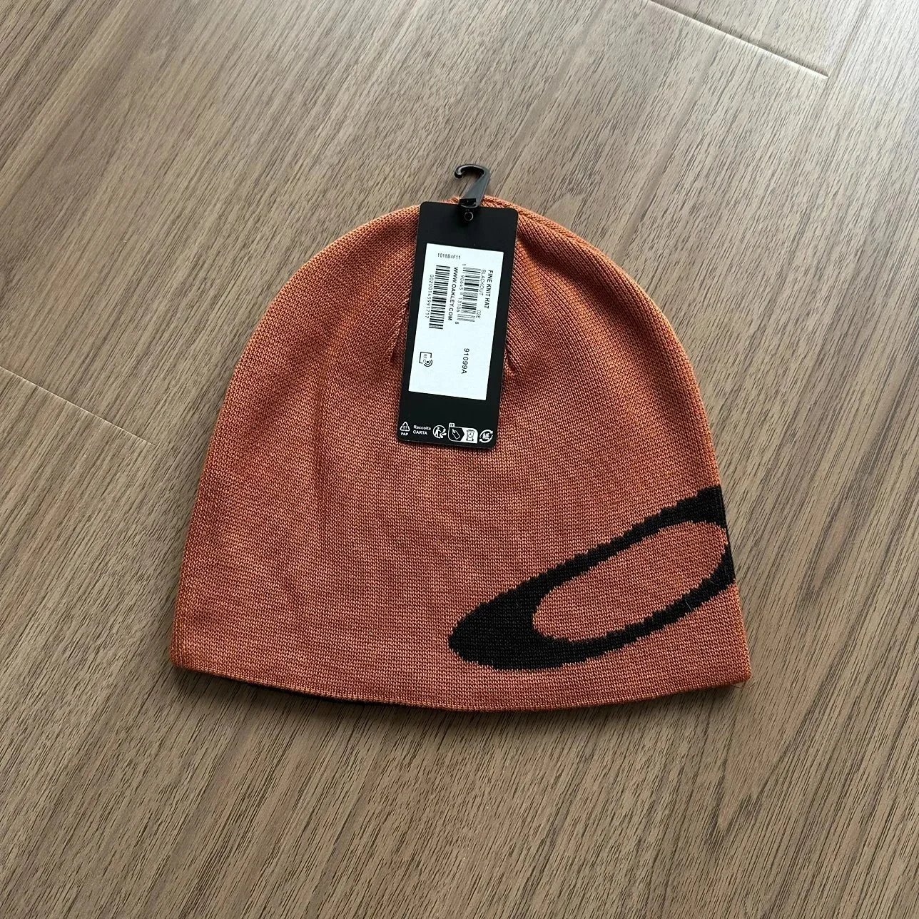 Oakley Hats Fire Knit Hat — Brick red