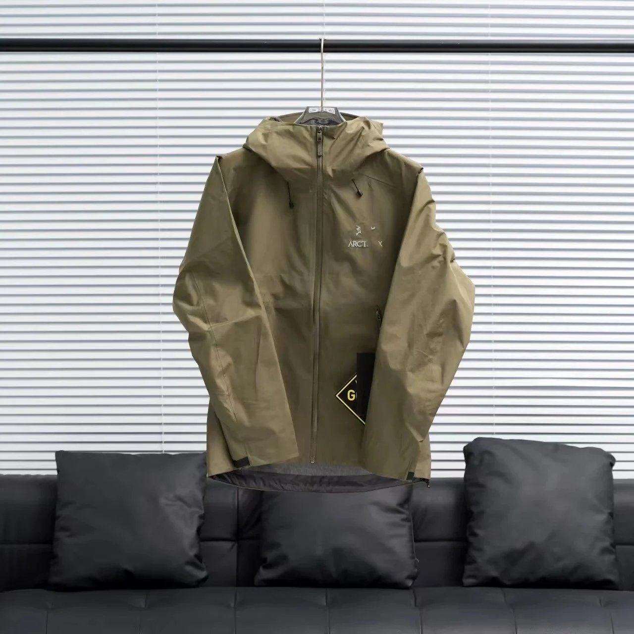 Nike Jackets Hooded color-block windbreaker jacket — ARC-army green
