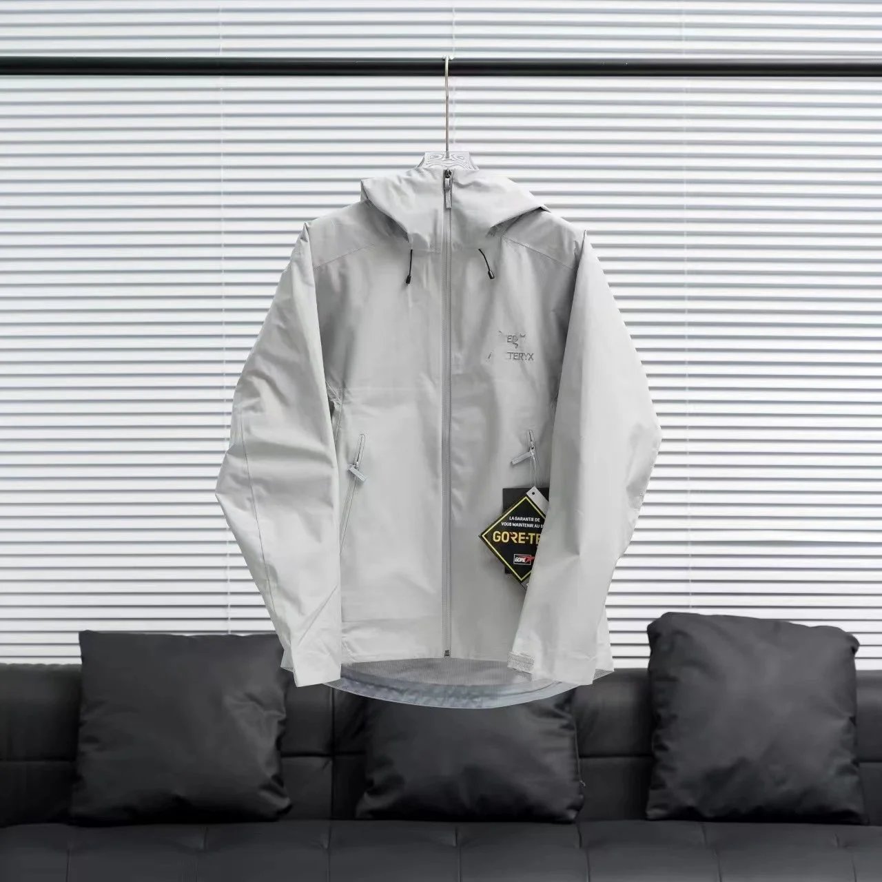 Nike Jackets Hooded color-block windbreaker jacket — ARC-Light gray