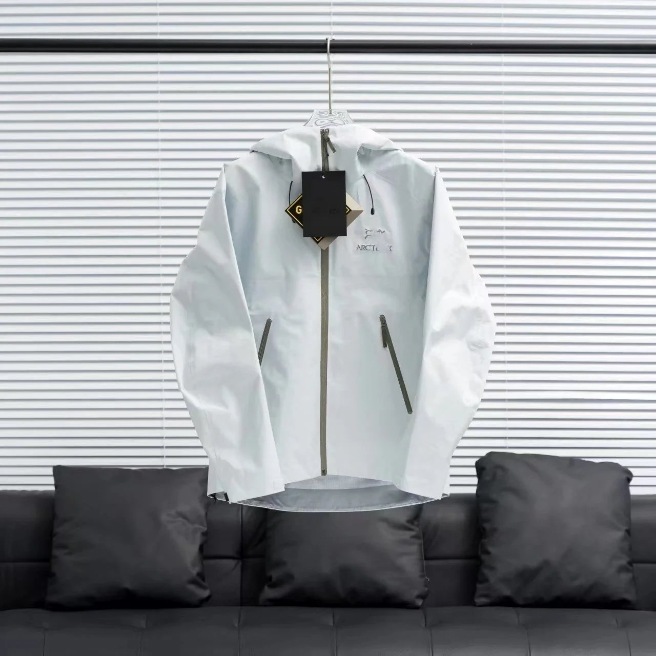 Nike Jackets Hooded color-block windbreaker jacket — ARC-Light blue