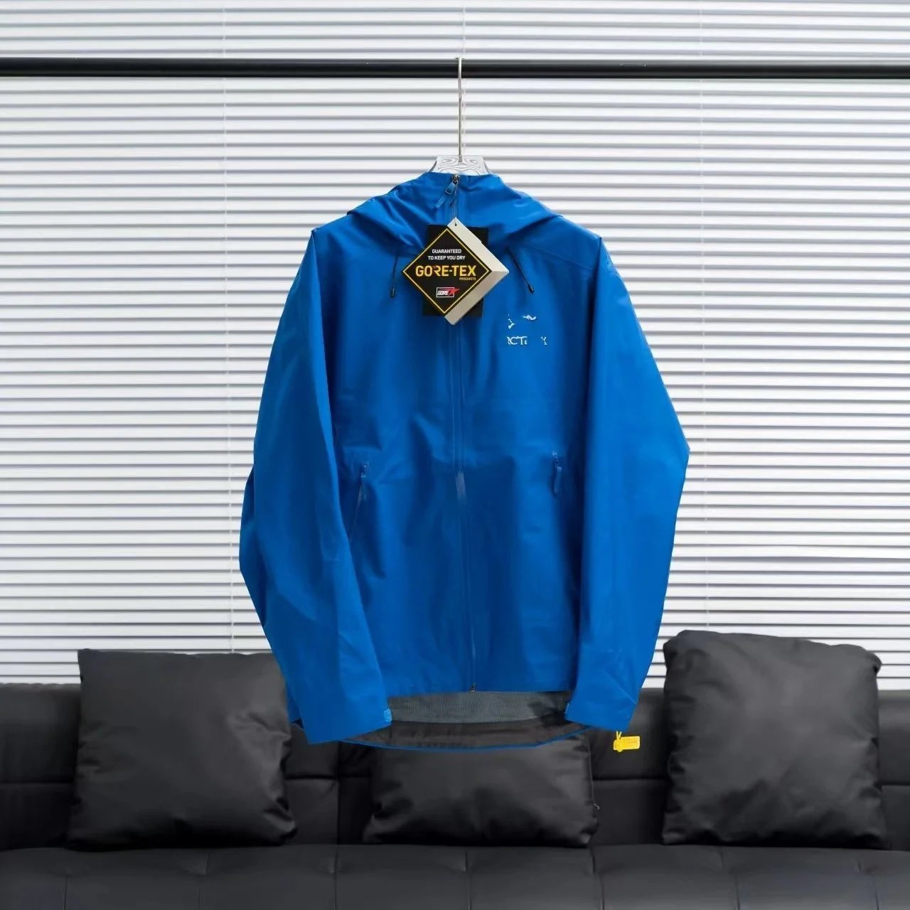 Nike Jackets Hooded color-block windbreaker jacket — ARC-Blue