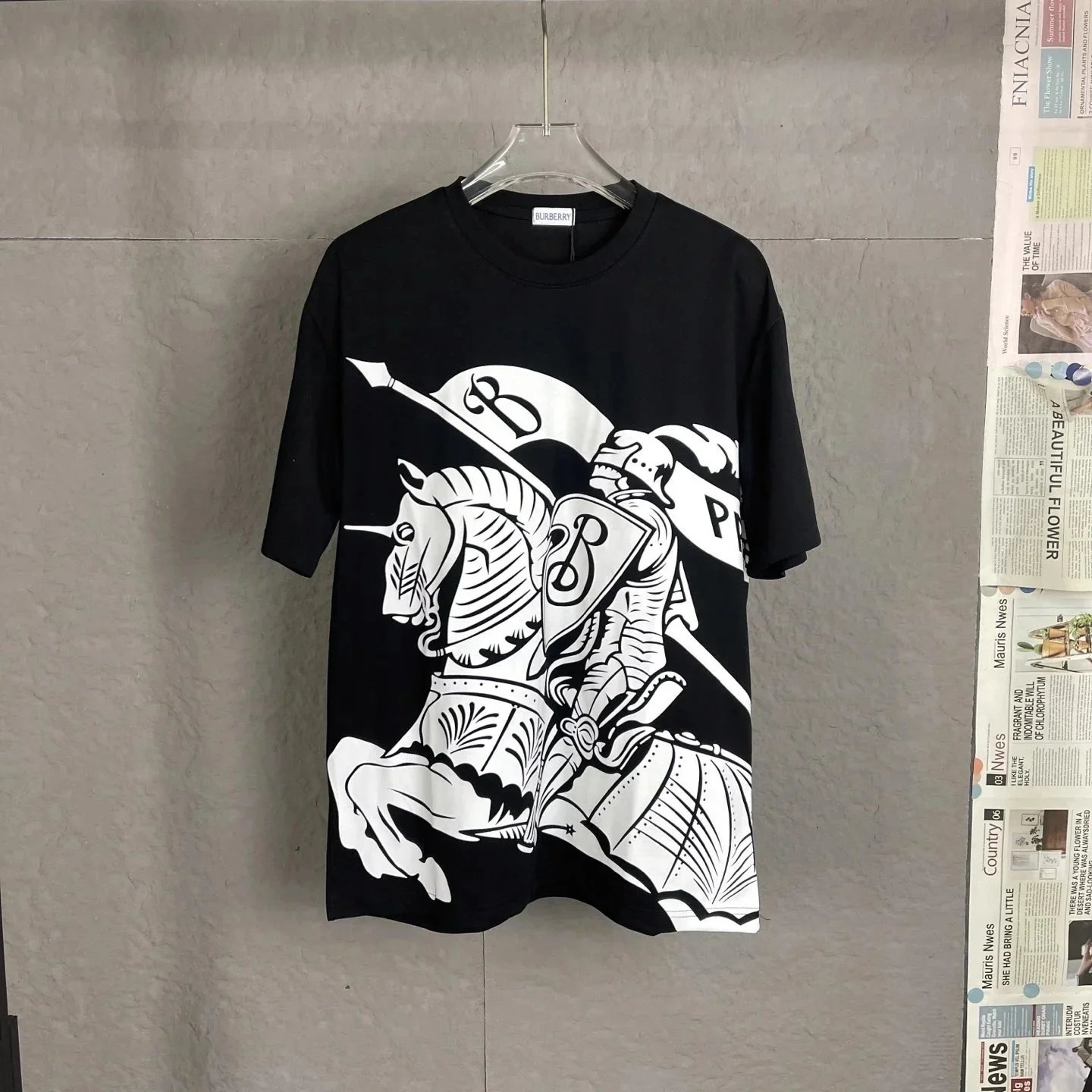 Burberry T-Shirts Short-Sleeve Graphic Logo T-Shirt — 40