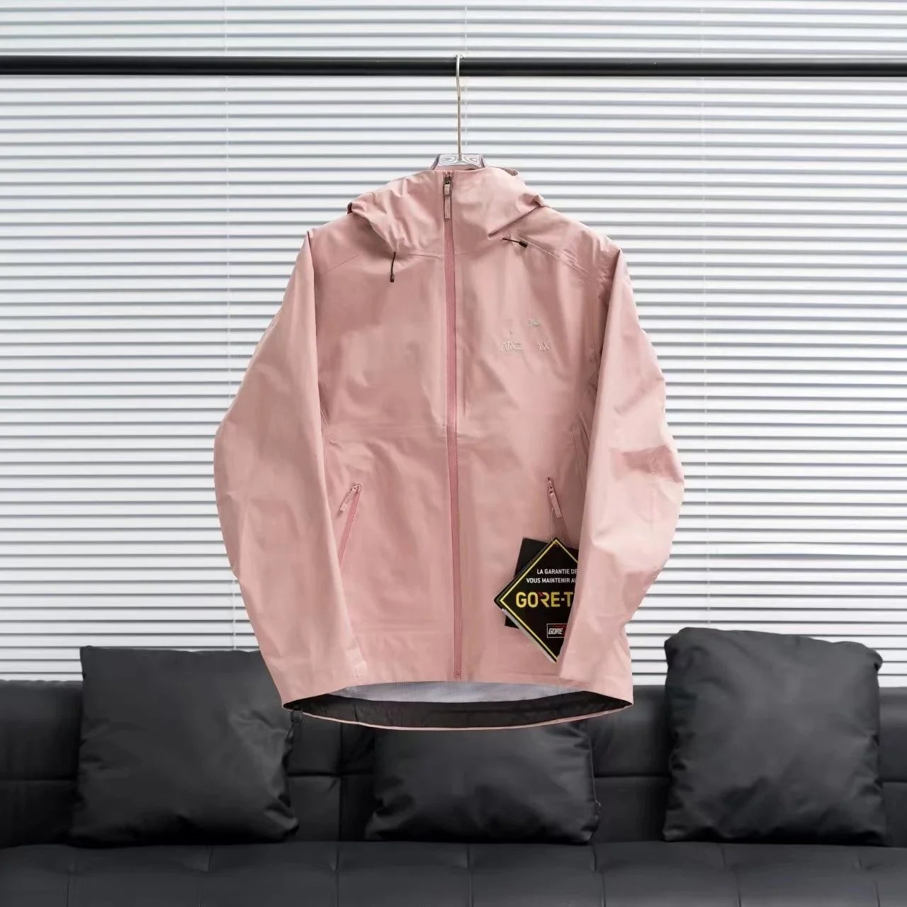 Nike Jackets Hooded color-block windbreaker jacket — ARC-Pink