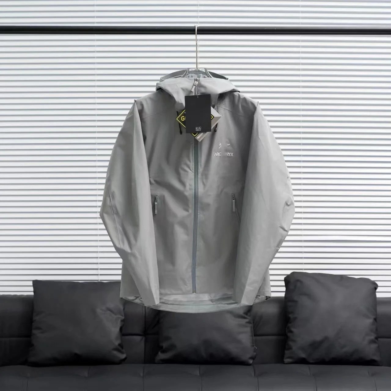 Nike Jackets Hooded color-block windbreaker jacket — ARC-Dark gray