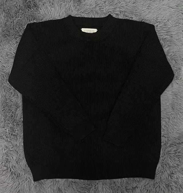 Maison Margiela Graphic crewneck sweatshirts and rib-knit sweaters product detail image 4