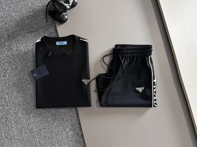 Balenciaga Matching Sets Short-Sleeve T-Shirt and Shorts Set product detail image 3