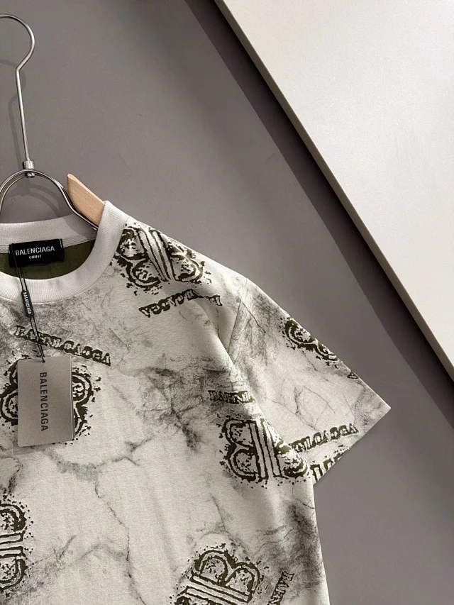 Balenciaga Matching Sets Short-Sleeve T-Shirt and Shorts Set product detail image 7