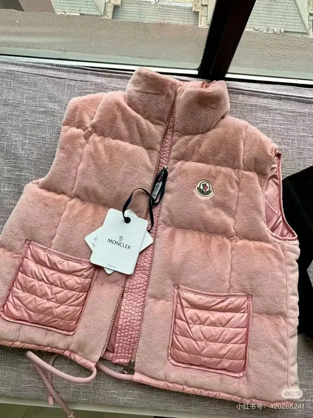 Moncler Down Jackets Quilted knit-sleeve puffer jacket product detail image 5