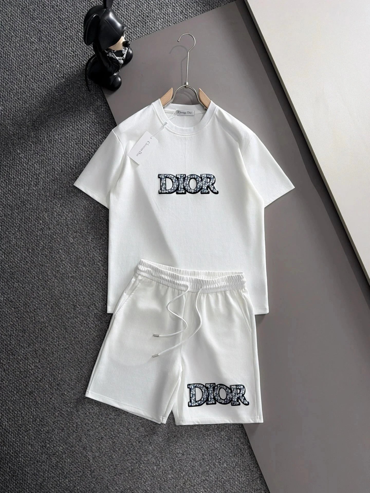 Balenciaga Matching Sets Short-Sleeve T-Shirt and Shorts Set — H512
