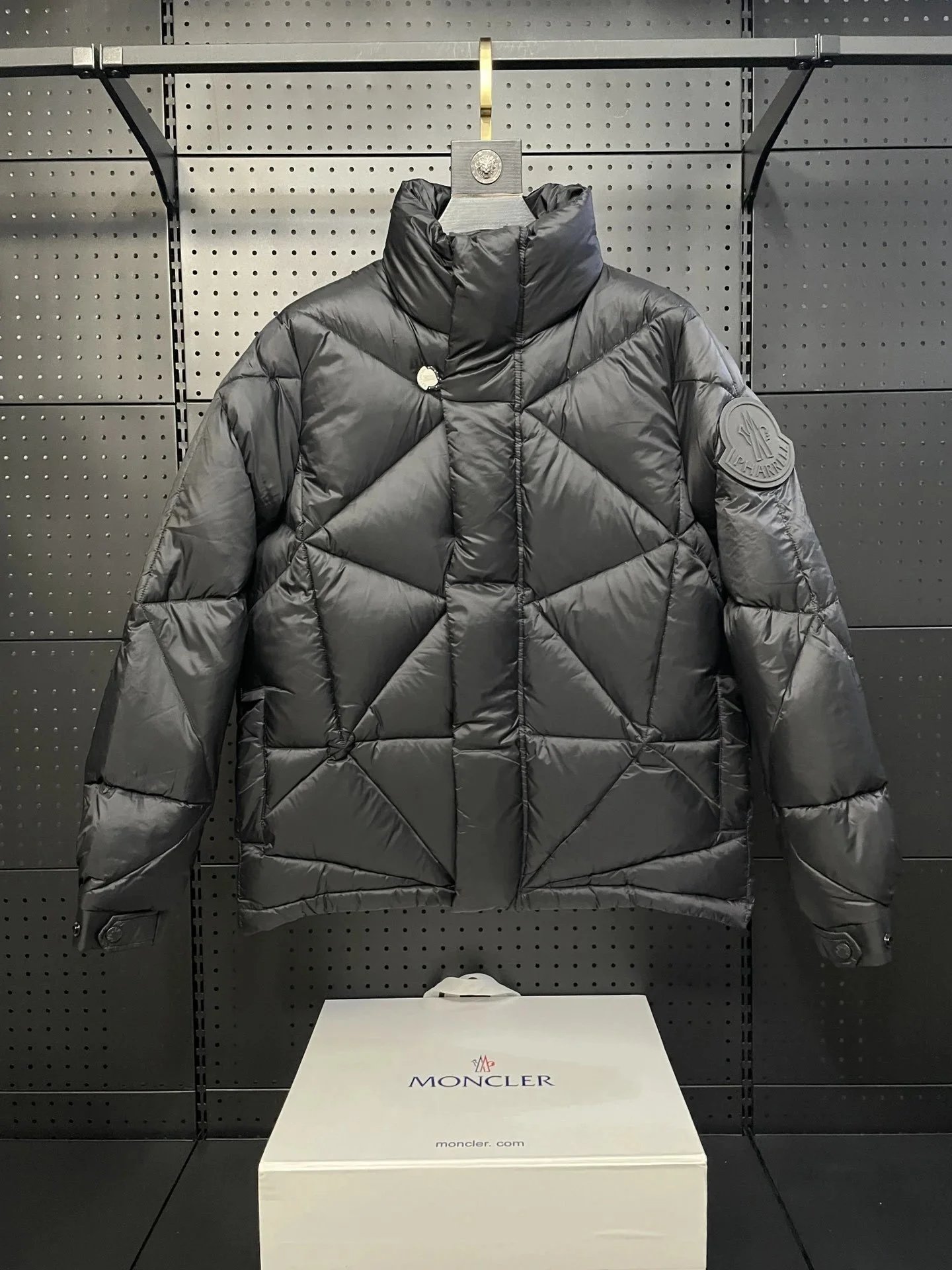 Moncler Down Jackets Quilted knit-sleeve puffer jacket — 08