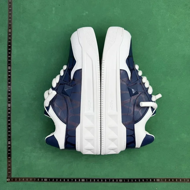 Valentino Garavani Sneakers Lace-Up Studded Low-Top product detail image 7