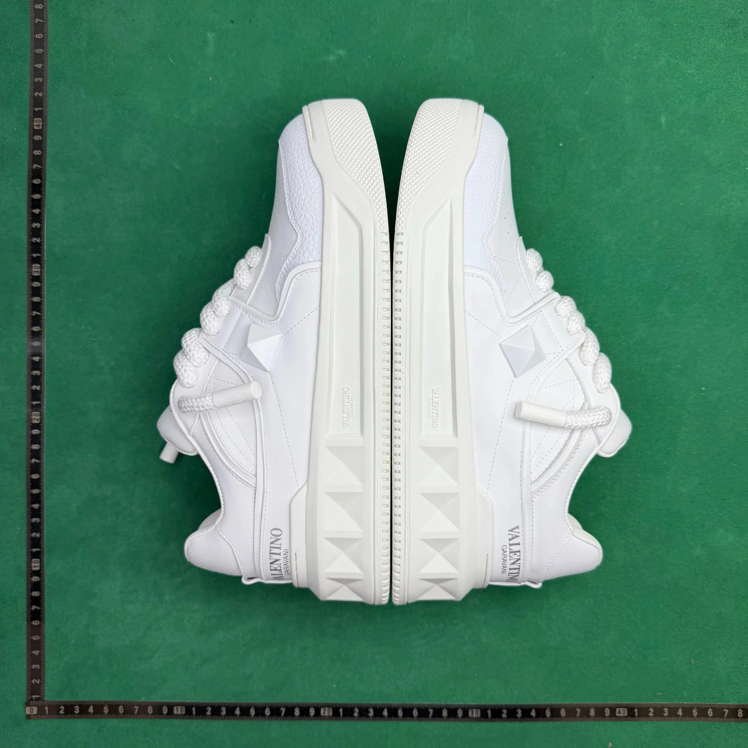 Valentino Garavani Sneakers Lace-Up Studded Low-Top — No. 9 white