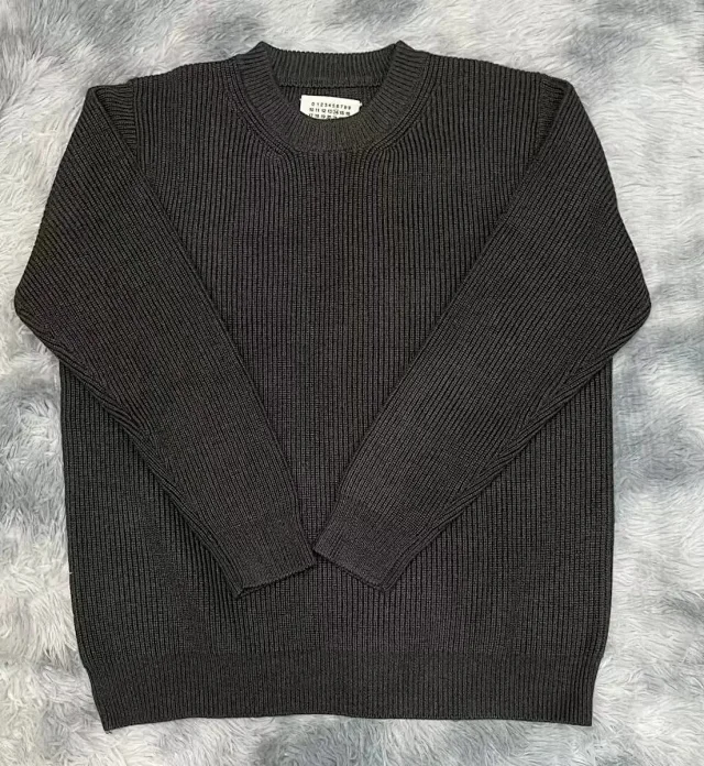 Maison Margiela Graphic crewneck sweatshirts and rib-knit sweaters product detail image 6