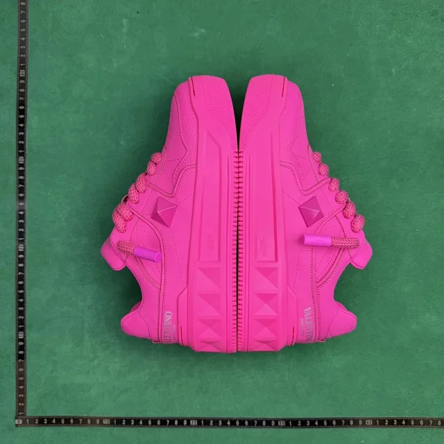 Valentino Garavani Sneakers Lace-Up Studded Low-Top product detail image 10