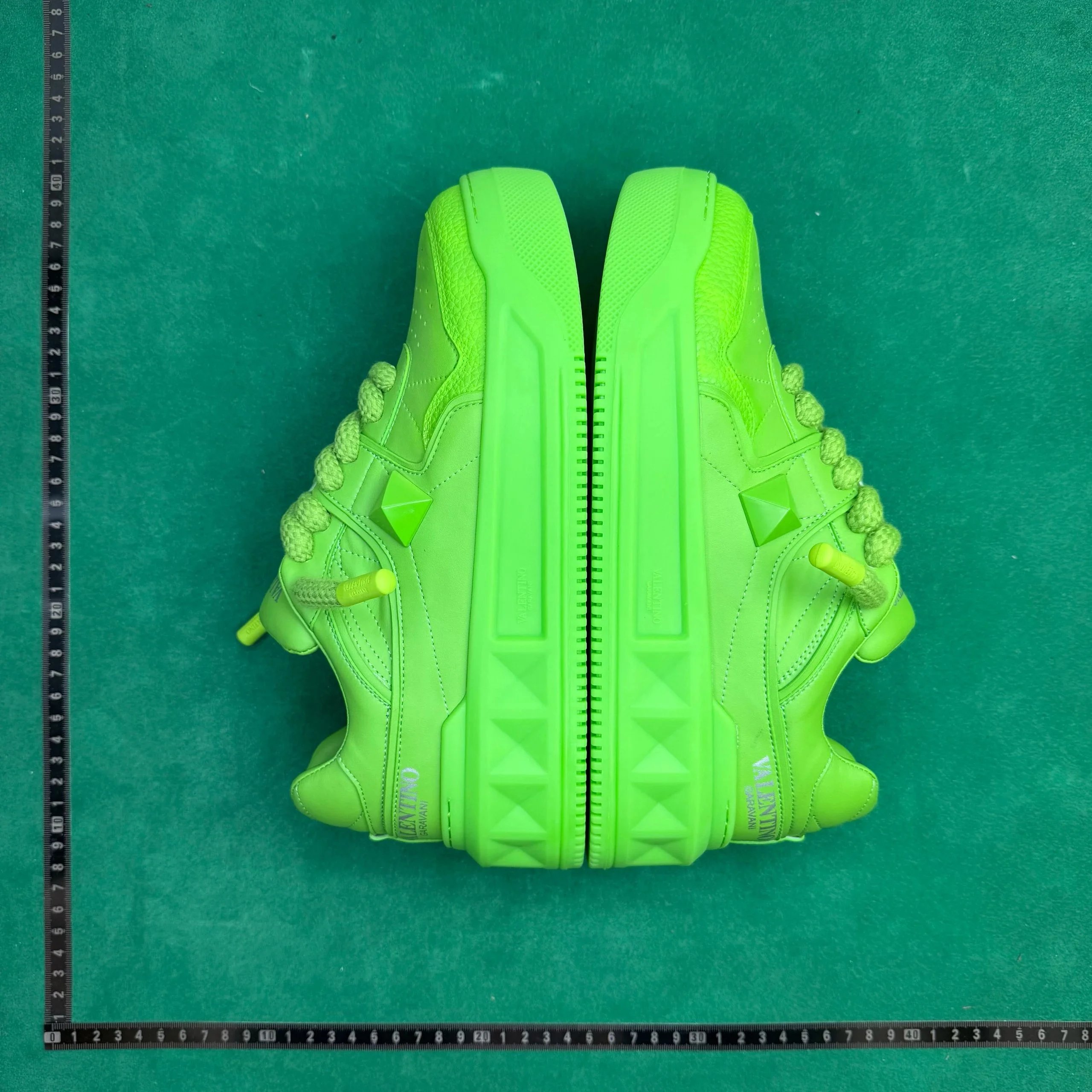 Valentino Garavani Sneakers Lace-Up Studded Low-Top — No. 4 green