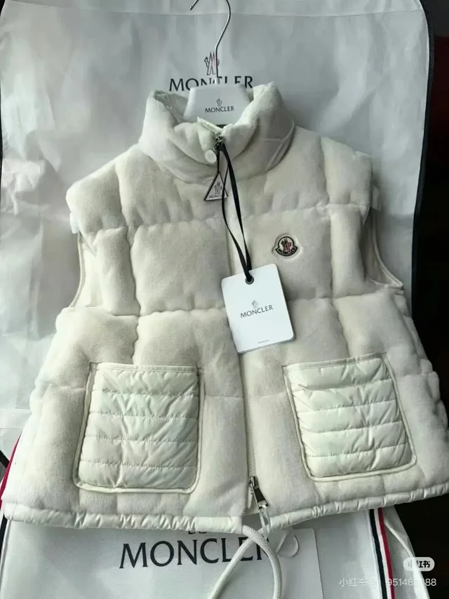 Moncler Down Jackets Quilted knit-sleeve puffer jacket product detail image 4