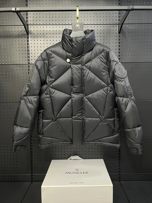 Moncler Down Jackets Quilted knit-sleeve puffer jacket product detail image 11
