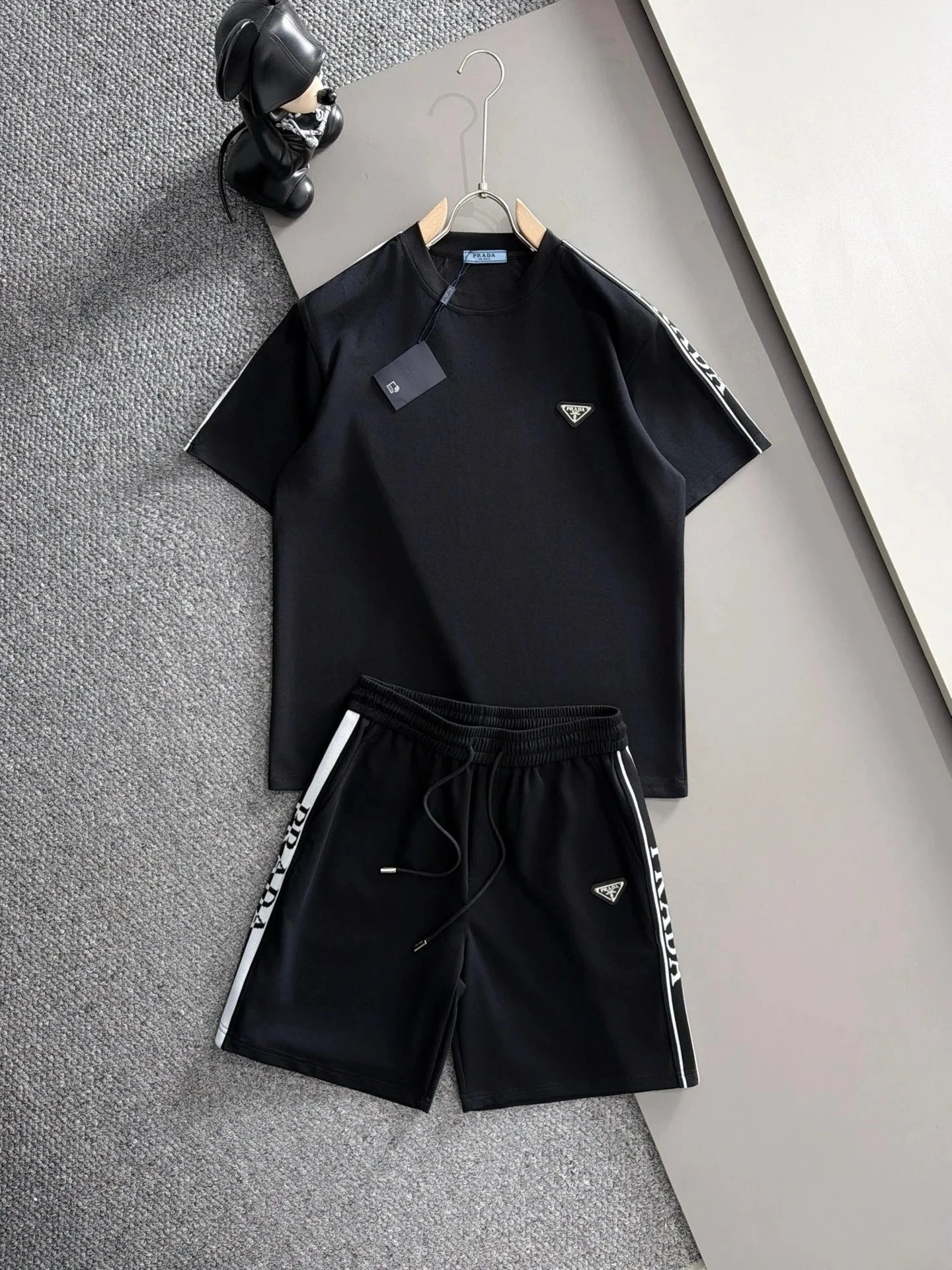 Balenciaga Matching Sets Short-Sleeve T-Shirt and Shorts Set — H507