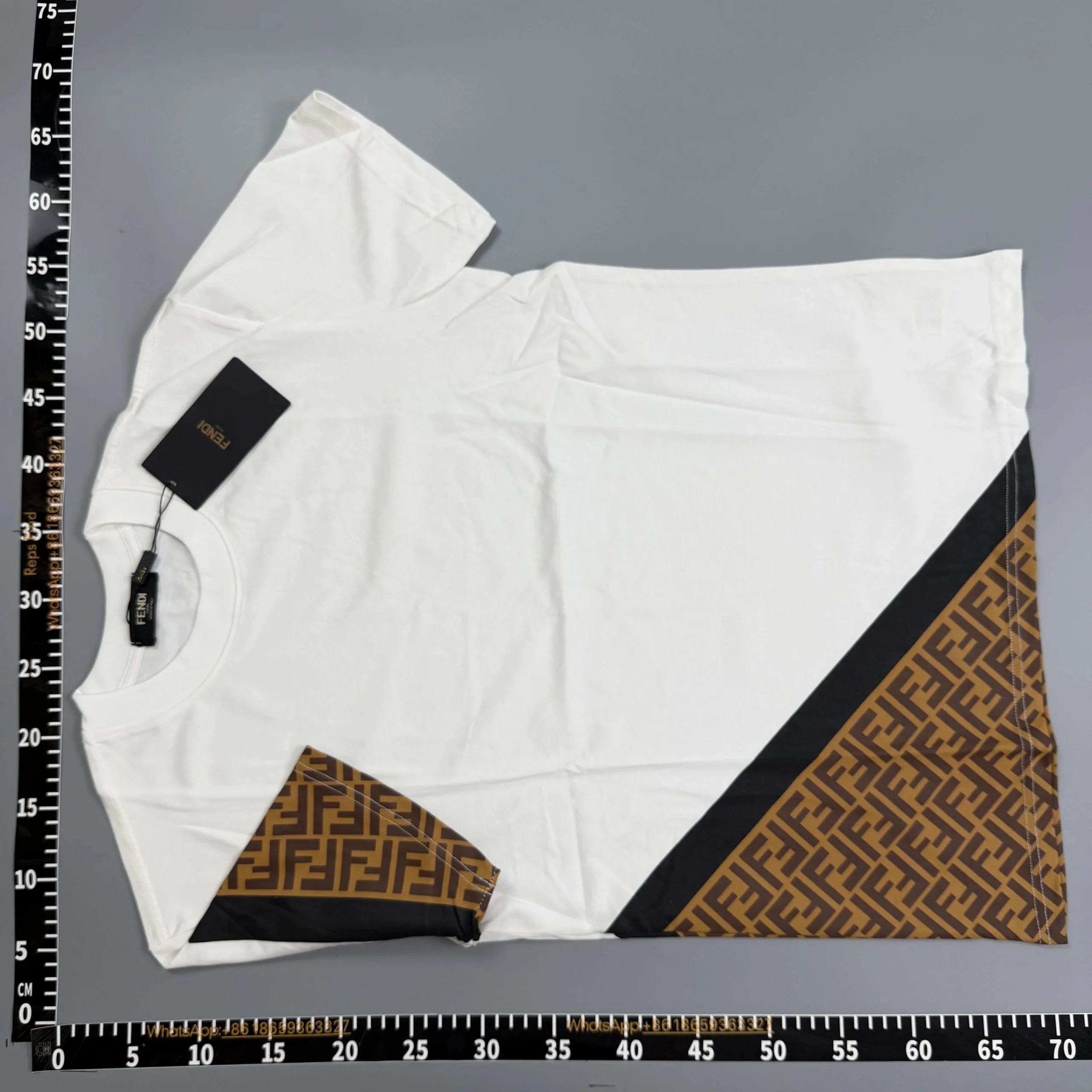 Burberry T-Shirts Short-Sleeve Logo Graphic — 31