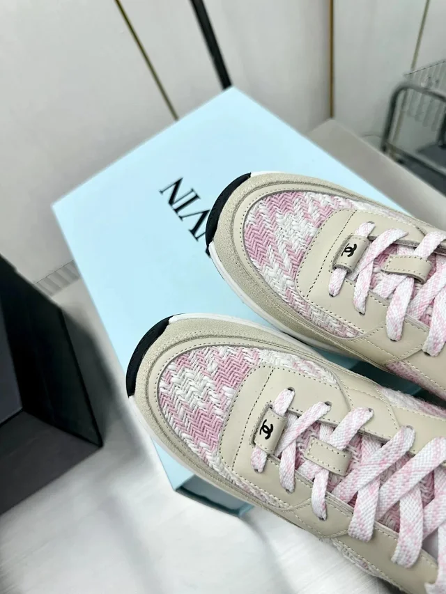 Chanel Sneakers Low-Top Lace-Up Logo product detail image 7