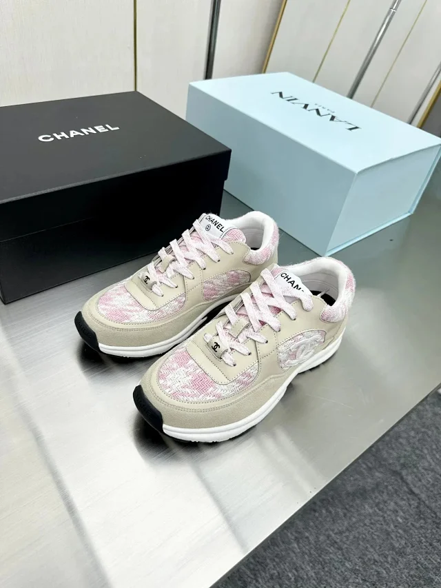 Chanel Sneakers Low-Top Lace-Up Logo product detail image 5