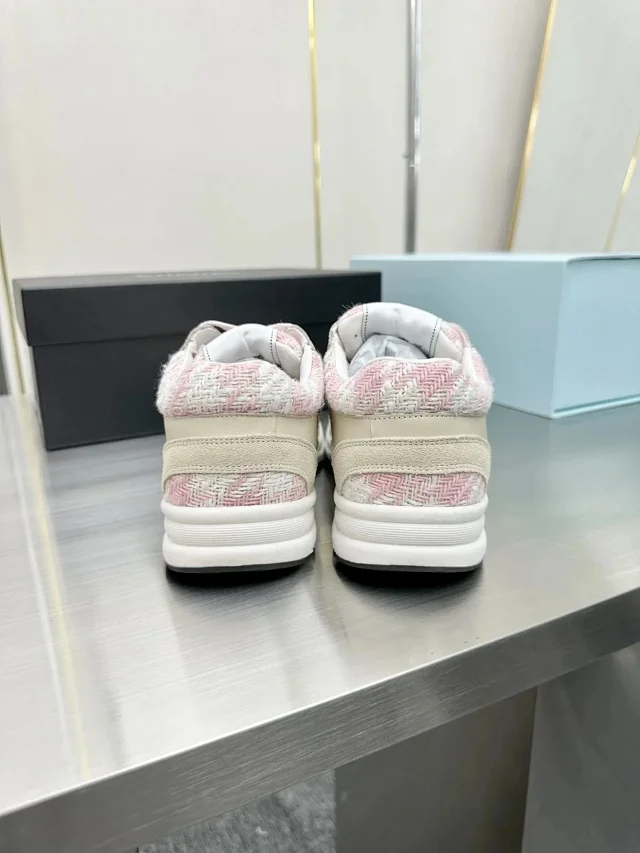 Chanel Sneakers Low-Top Lace-Up Logo product detail image 6