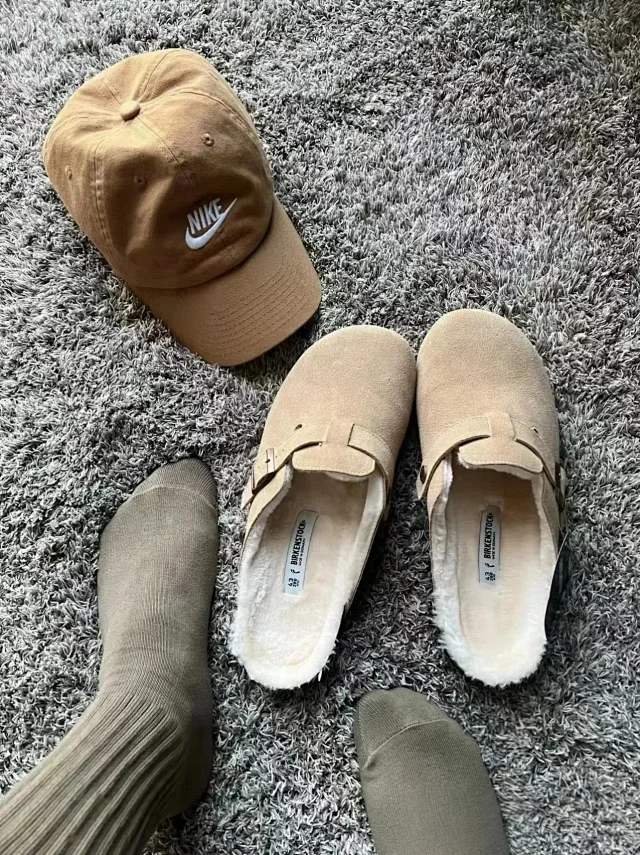 Birkenstock Slippers Fleece-Lined Buckle Clogs product detail image 2