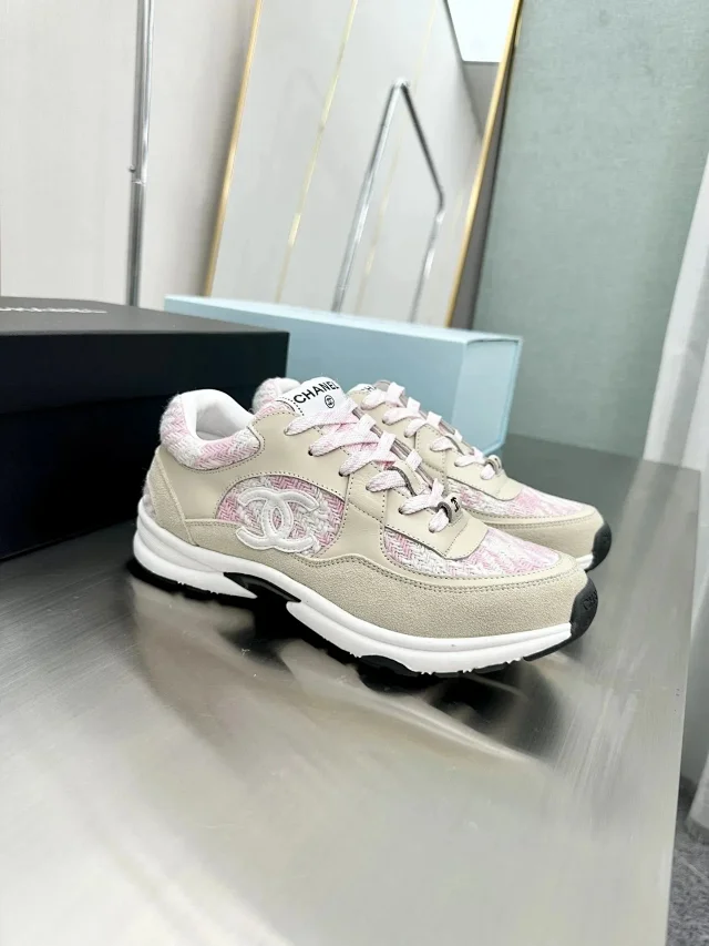 Chanel Sneakers Low-Top Lace-Up Logo product detail image 9