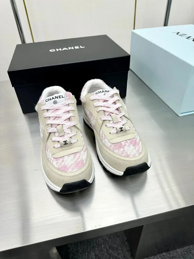 Chanel Sneakers Low-Top Lace-Up Logo product detail image 4