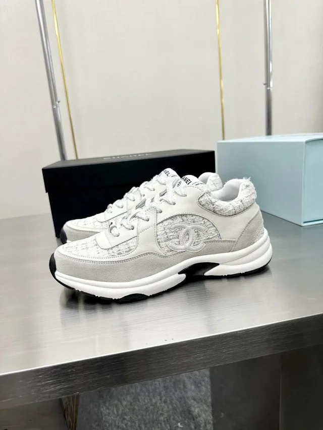 Chanel Sneakers Low-Top Lace-Up Logo product detail image 10