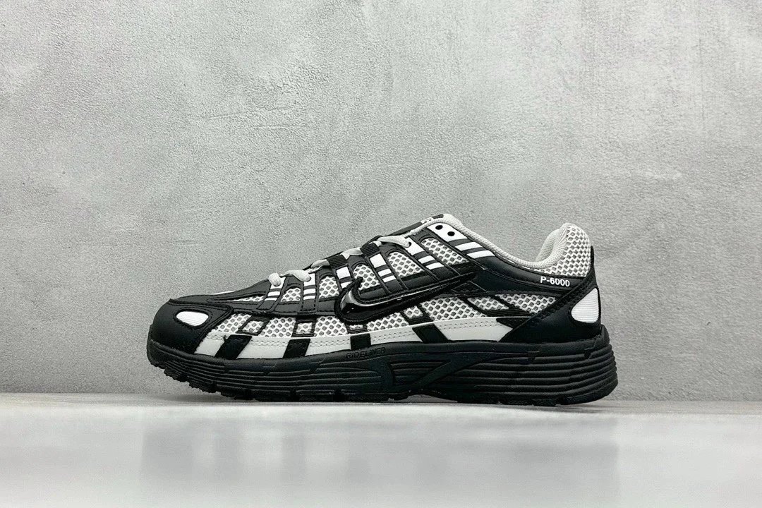 P60 White Black Sole Black Hook