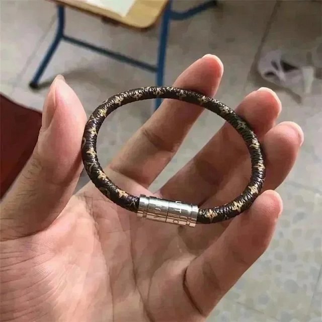 LV Bracelet: seller detail photo 7