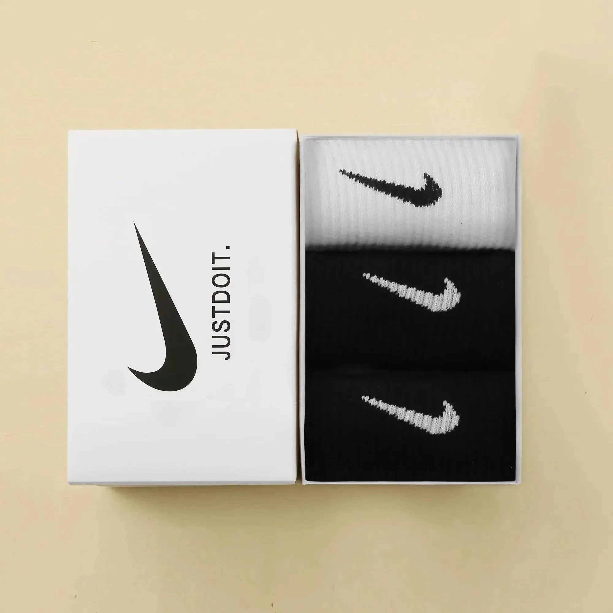 3-Pack (Black + Black + White)