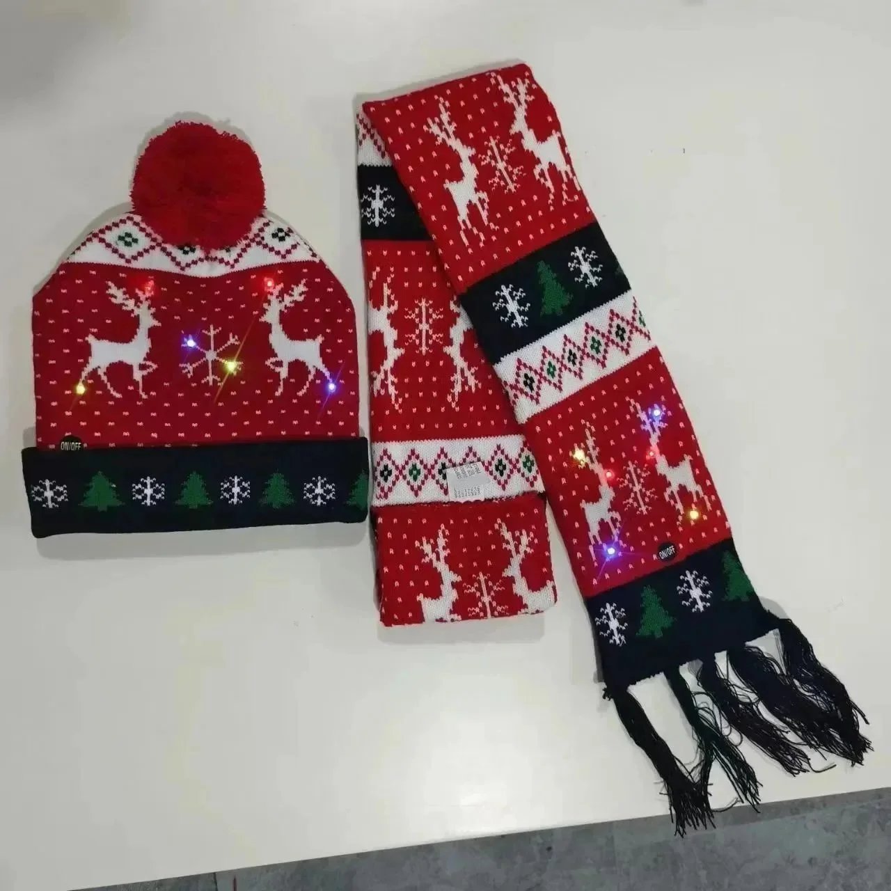 ON/OFF LED Reindeer Pattern Beanie and Scarf Set Red Multicolor Accessories