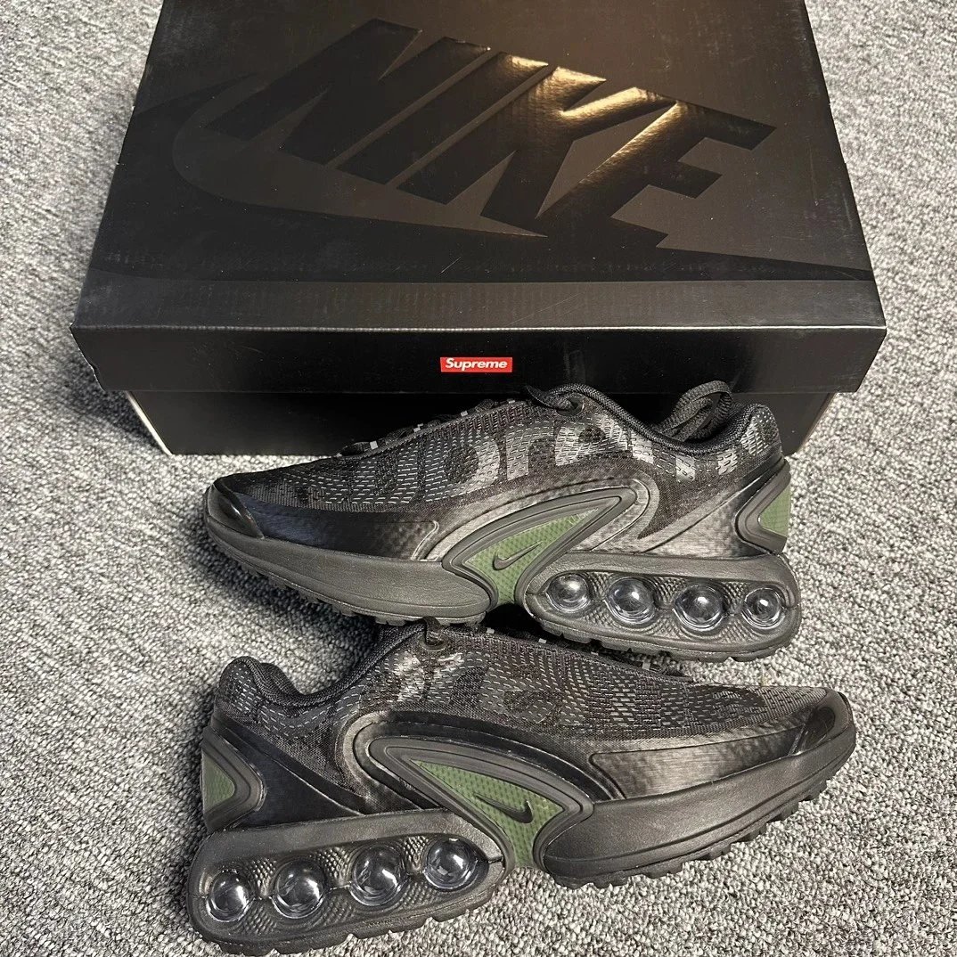 Supreme x Air Max