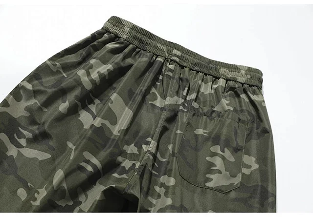 Men's Vintage Camo Cargo Shorts Detail