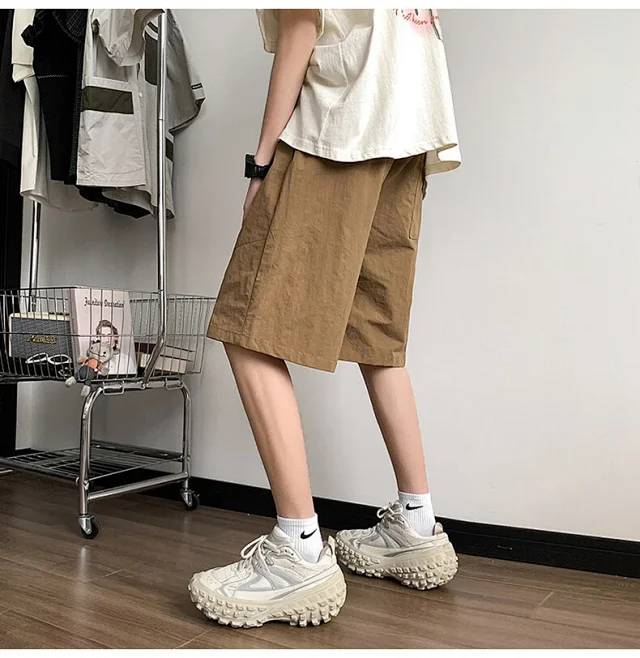 Men's Trendy Quick - Dry Taffeta 5 - Inch Shorts Detail