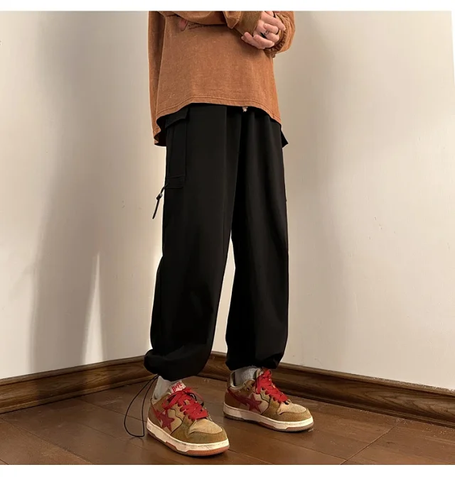 Men's Outdoor Loose Cargo Pants Detail