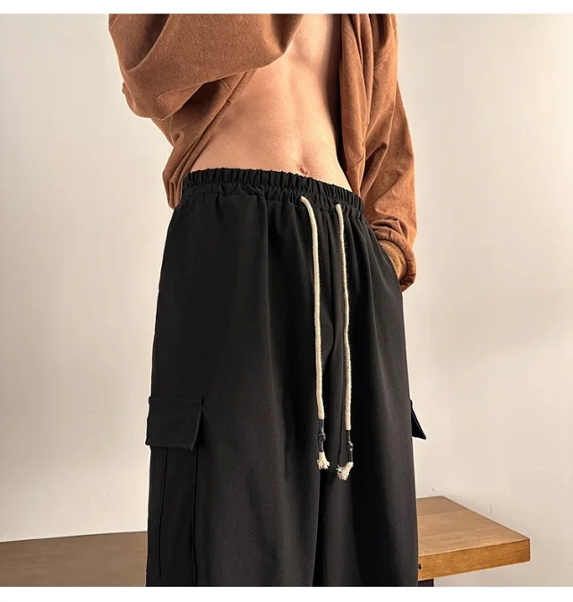Men's Outdoor Loose Cargo Pants Detail