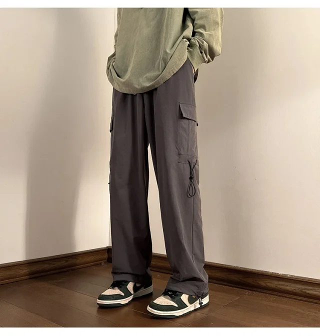 Men's Outdoor Loose Cargo Pants Detail