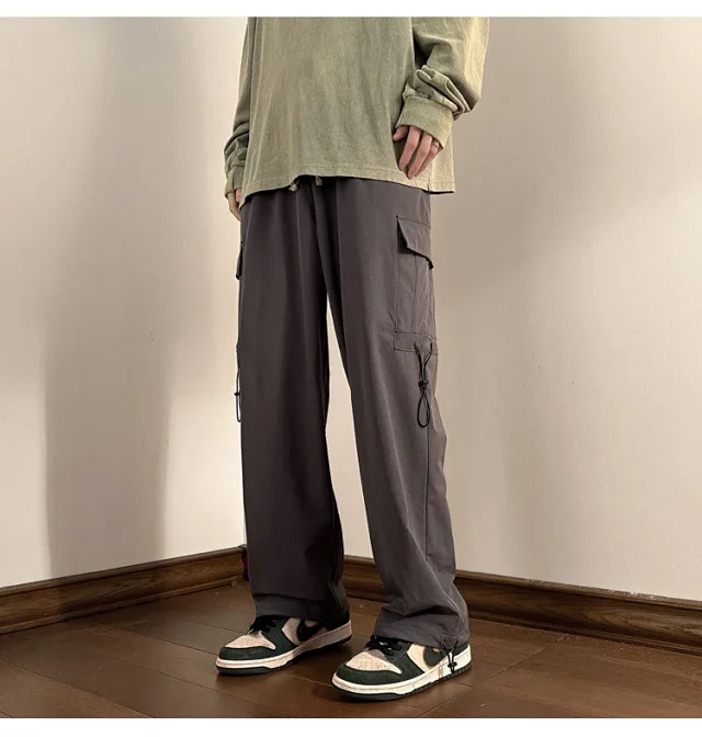 Men's Outdoor Loose Cargo Pants Detail