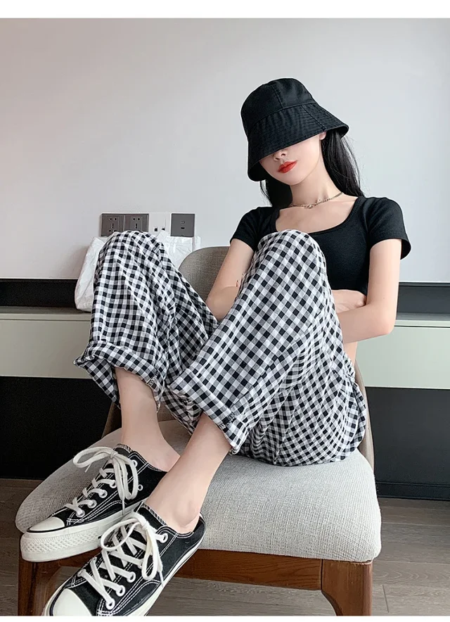 Cotton-Linen Plaid Pants Detail