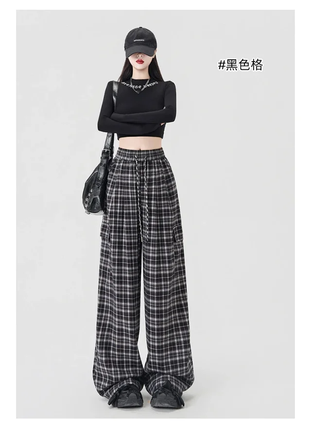 Stylish Plaid Wide-Leg Cargo Pants for Women Detail