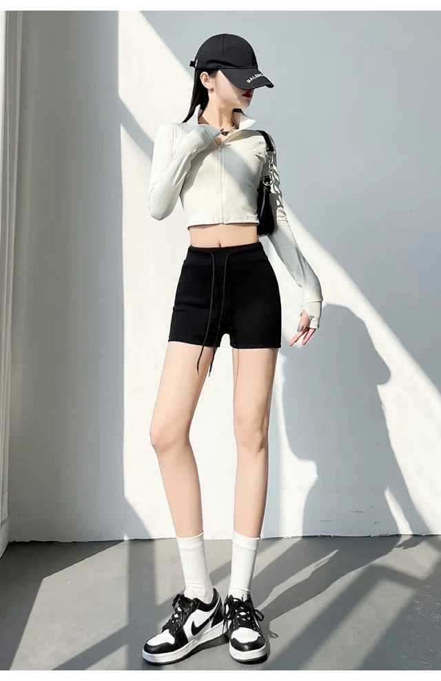 High - Elastic Cycling Shorts Detail