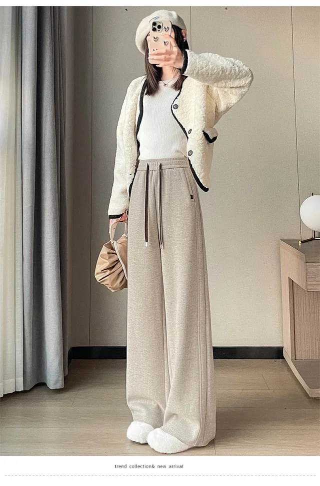 2025 Women's Straight Pants in Beige Detail