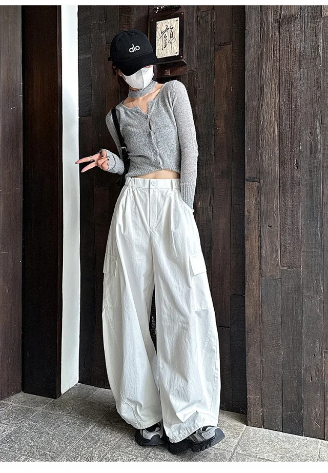 American High-waisted Slimming Cargo Pants Detail
