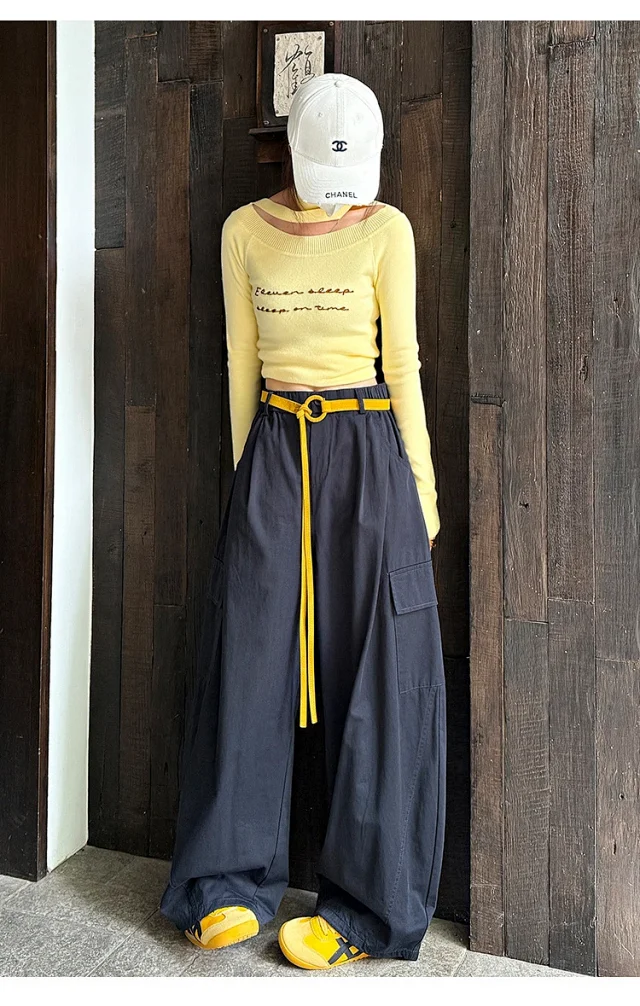 American High-waisted Slimming Cargo Pants Detail