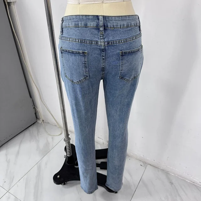 Men's Ripped Fashion Washed Jeans Detail