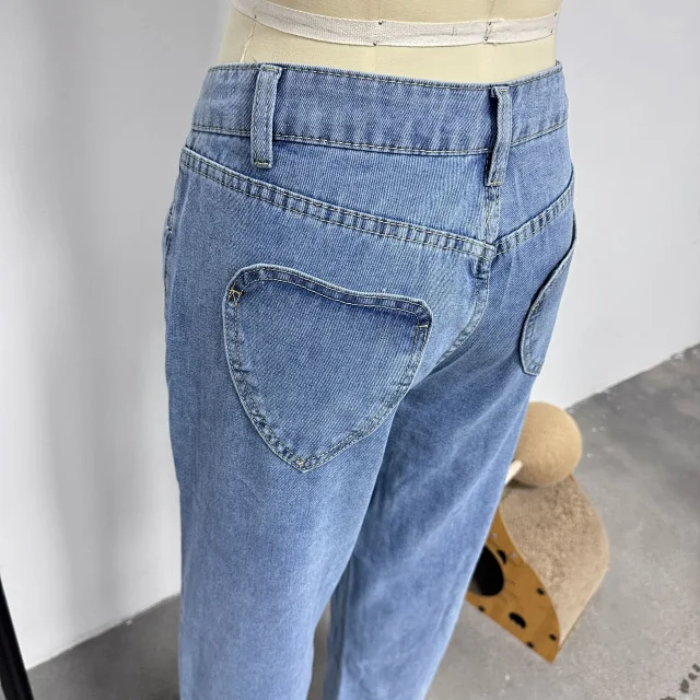 Women's Loose High - Waist Jeans Detail