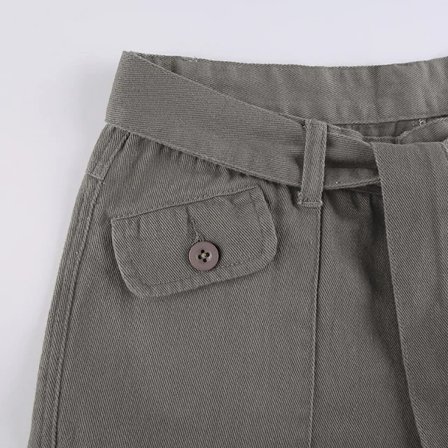 Trendy Women's Gray Wide-Leg Cargo Pants Detail